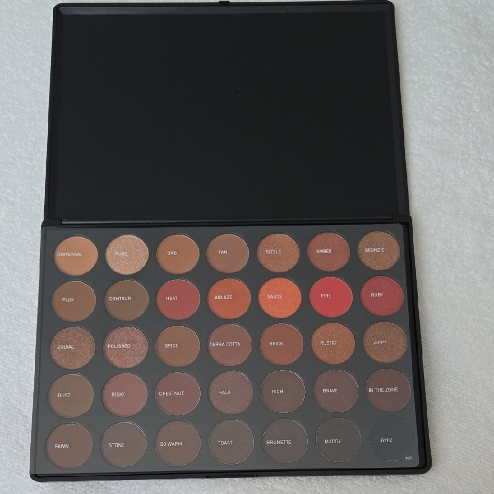 Morphe Eyeshadow Palette - Rich Brown and Tan Shades